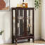 Vitrine avec portes en verre trempé, tablettes réglables, éclairage éclairé, miroir arrière, intérieur de chambre à coucher-127306628