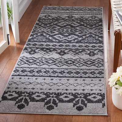 Nicarla Geometric Indoor/Outdoor Rug