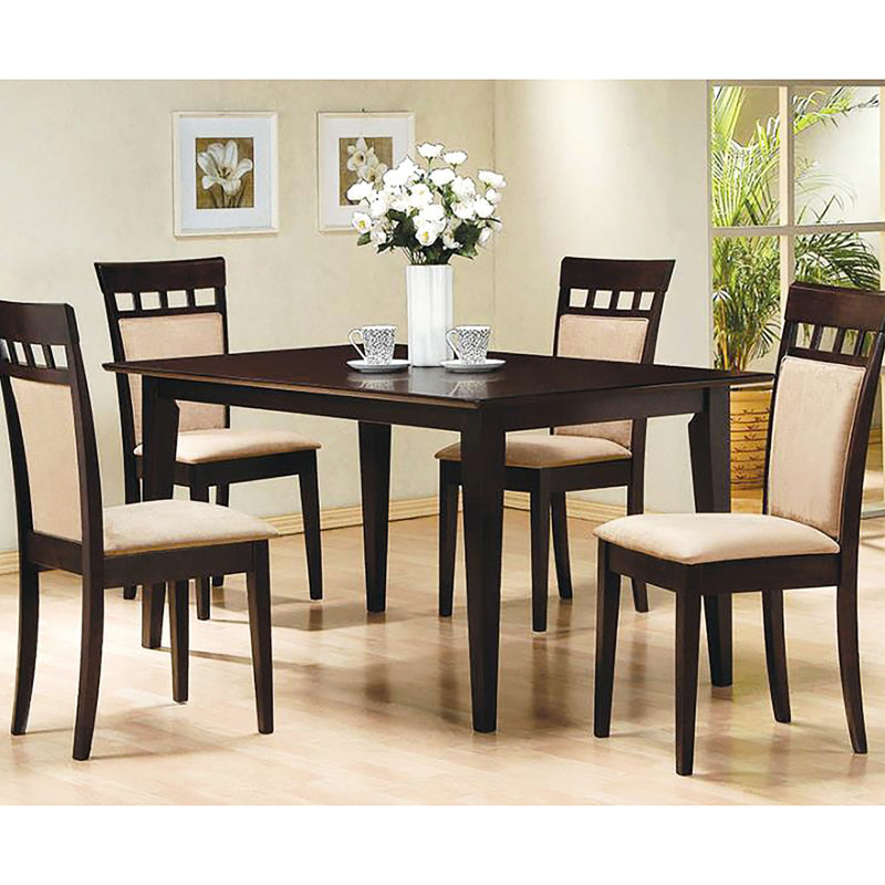 De 2 chaises rembourrées beiges, aspect cappuccino sophistiqué pour la finition de la salle à manger, sièges élégants