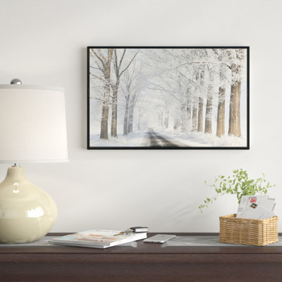 « road through frosted forest », reproduction de photo sur toile tendue encadrée