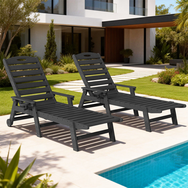 Chaise longue d'extérieur 2 pièces en PEHD aspect bois avec roulettes, porte-gobelet et dossier réglable à 5 positions, Noir