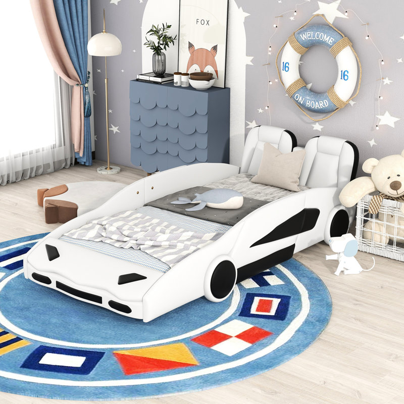 Lit plateforme blanc en forme de voiture simple en forme de voiture - offre un environnement de sommeil relaxant avec des roues et un ajout fonctionnel à la chambre à coucher