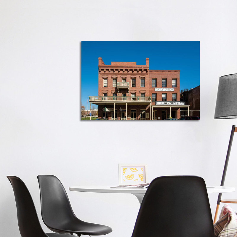 «Old Sacramento Historic Center, Sacramento, California» par Michael Defreitas - photographie sur toile tendue