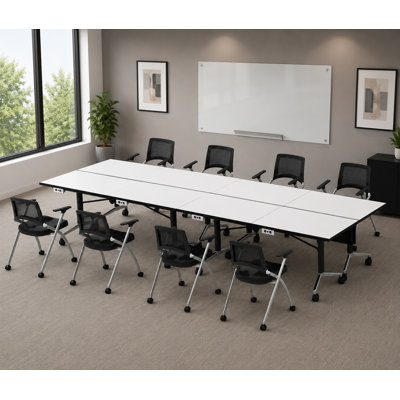 Tables de formation pliables pour 8 personnes, extra longues pour les colloques et les conférences avec plateau épais de couleur blanche, pieds pliables et boîtiers électriques intégrés.