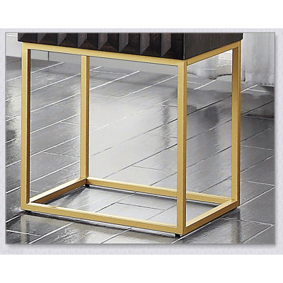 Table d'appoint de style contemporain avec structure en métal, tiroirs dissimulés, pieds en acier doré et finition noyer pour une vie moderne