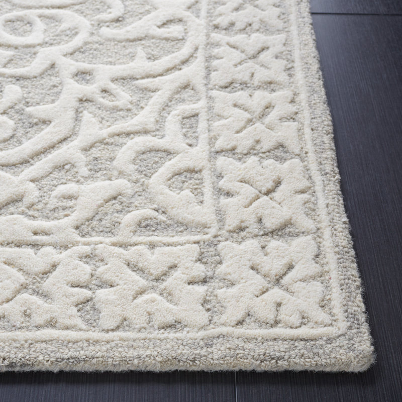 Aude Damask Handmade Tufted Wool Area Rug in White, Rectangle 5' x 8'