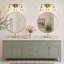 Éclairage pour meuble-lavabo en or 3 lumières avec abat-jour en verre cannelé ambre et décorations en cristal