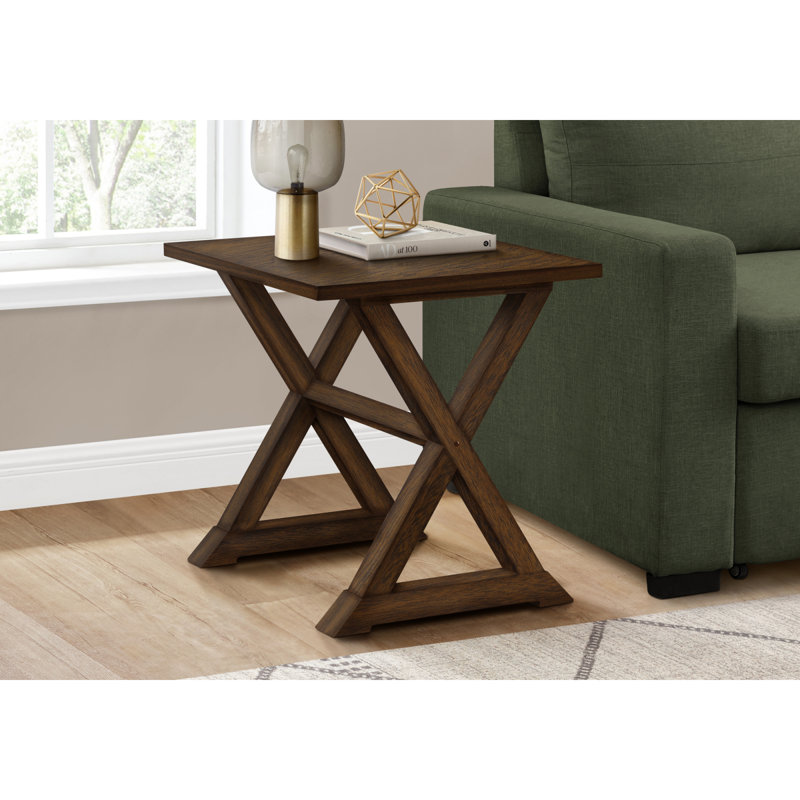 Table de bout polyvalente avec une fabrication durable et un attrait élégant pour n'importe quelle pièce, Noyer