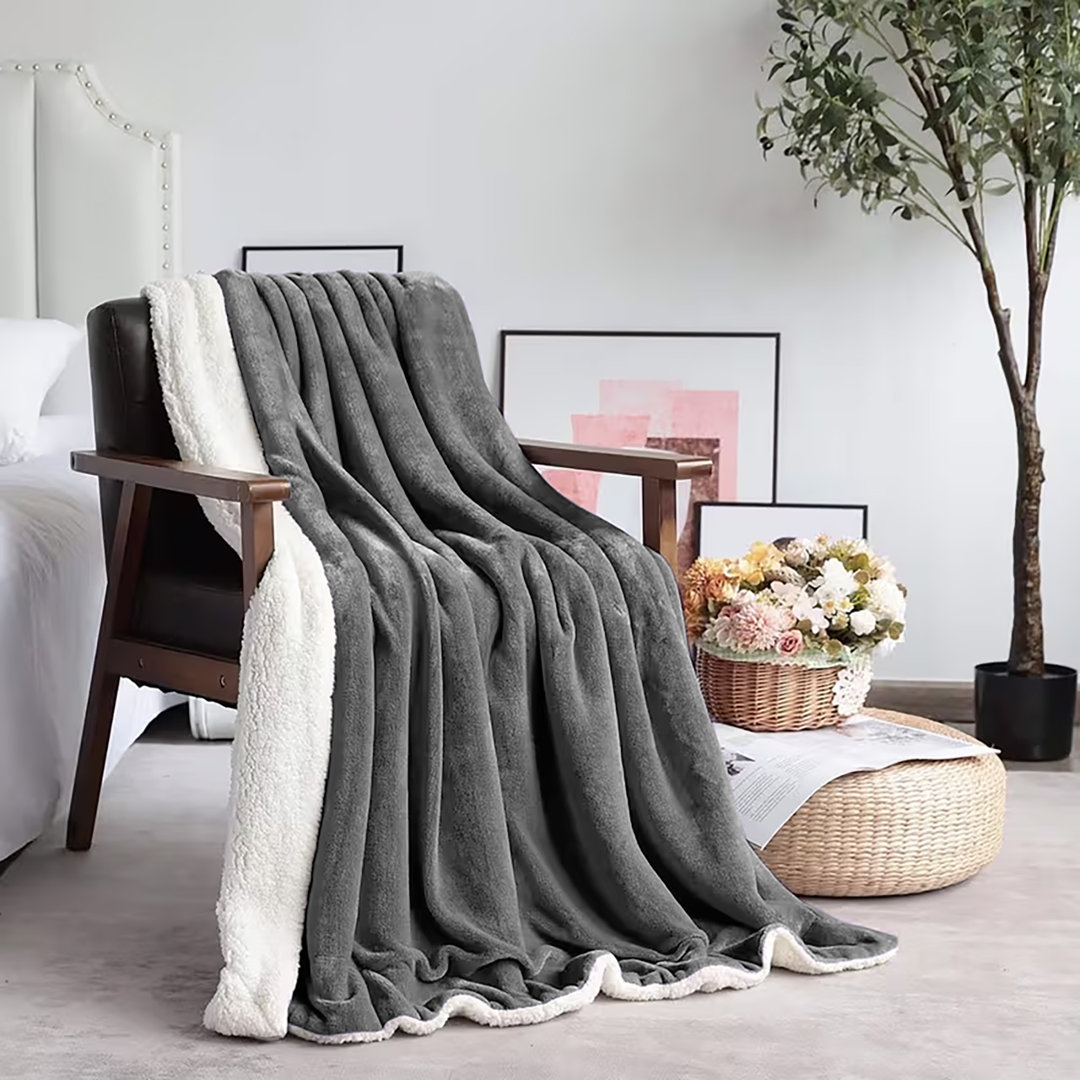 Super Soft Sherpa Fleece Blanket – Reversible Cozy Throw, 240 GSM