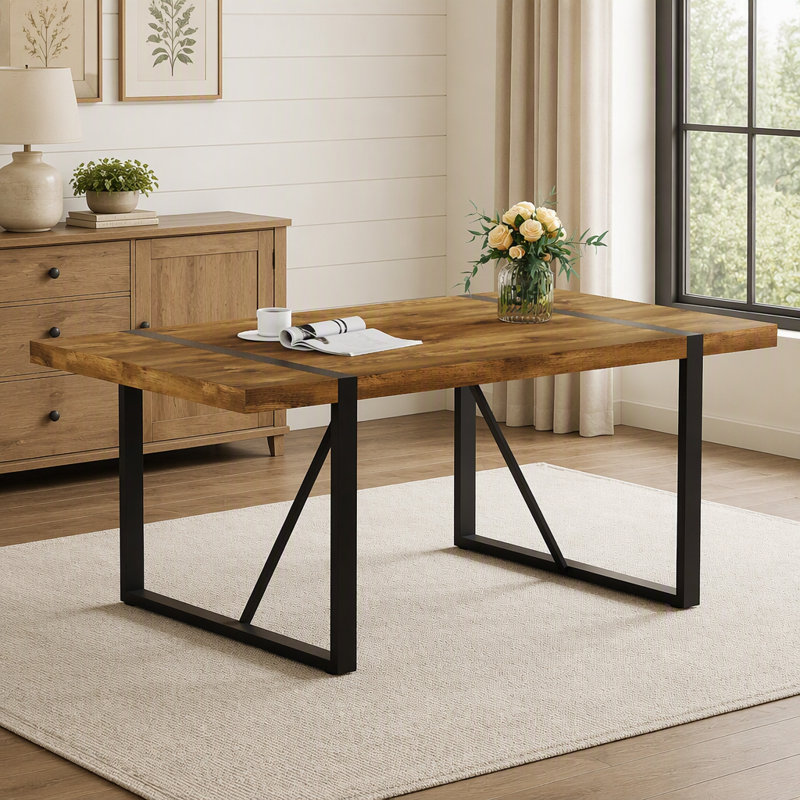 Table de salle à manger rectangulaire rustique de style industriel en bois pour 4 à 6 personnes, plateau épais en bois d'ingénierie et pieds robustes en métal noir, idéale pour les réunions de famille.
