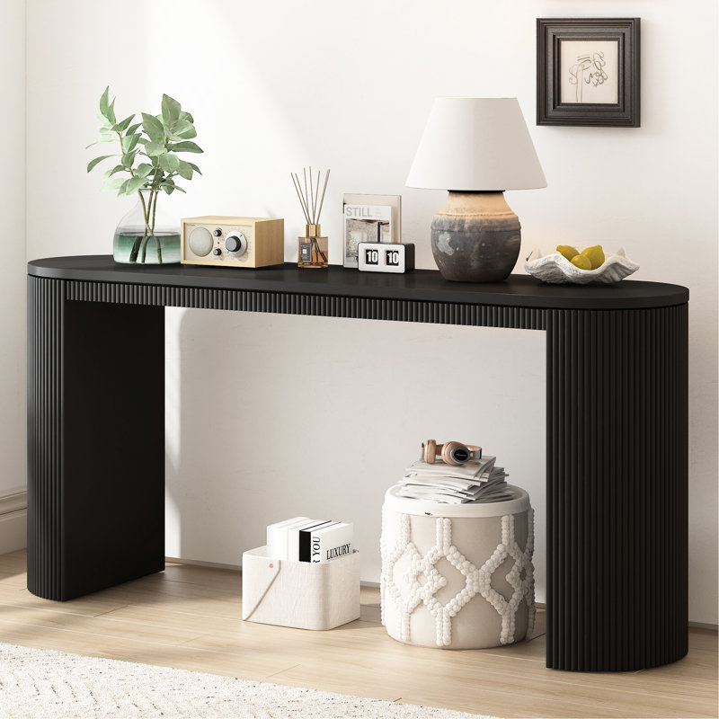 La console spacieuse en noir ajoute de la fonctionnalité à la pièce avec un design incurvé et élégant, Black