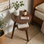 Table d'appoint en bois à 2 niveaux avec tablette de rangement inférieure, parfaite pour le salon et la chambre à coucher, style Mid-Century et fabrication durable