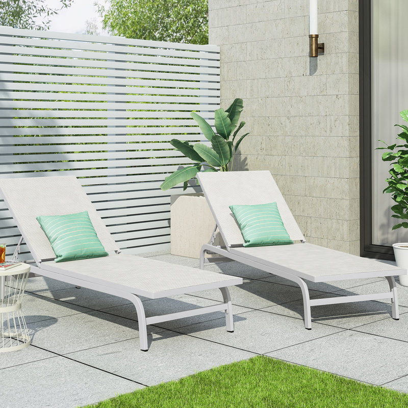 Méridiennes d'extérieur en filet avec structure en aluminium pour un confort et une durabilité maximaux, parfaits pour la détente