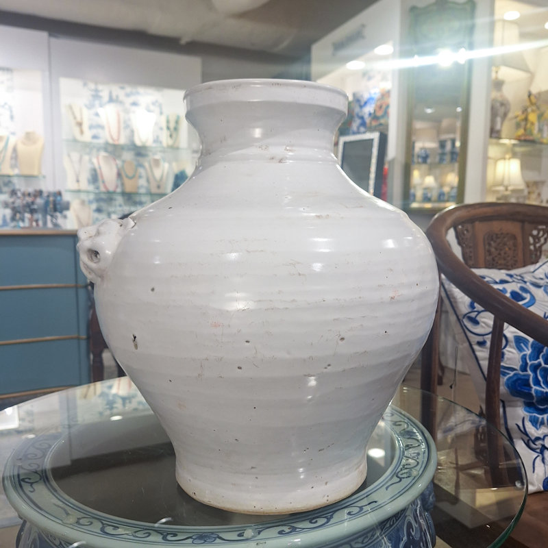 Vase en porcelaine blanc cassé