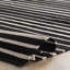 Tapis noir / ivoire en laine tissé à plat à la main Connor-Lee-598306557