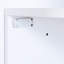 Lit simple blanc avec espaces de rangement ouverts, tiroirs, garde-robe et table intégrés - élégantes tablettes décoratives de gestion de l'espace, options, ajout de chambre