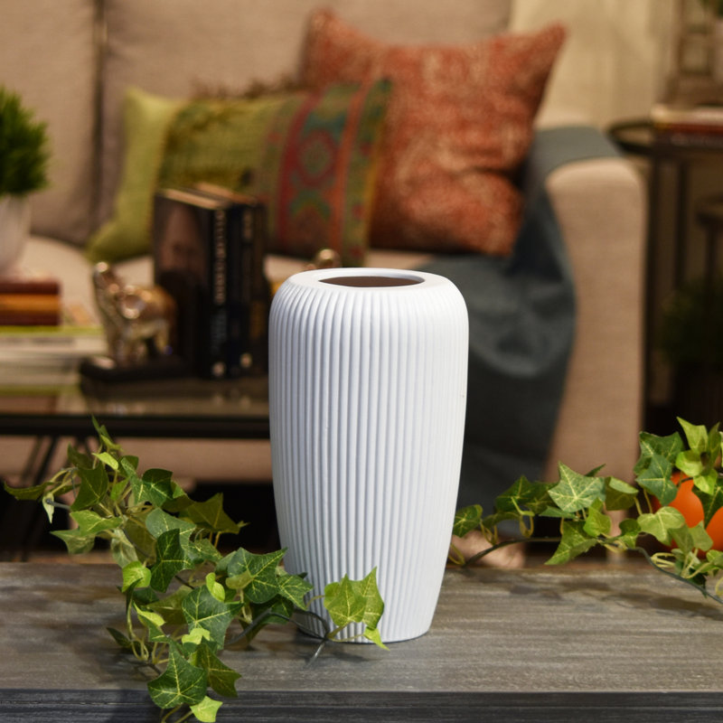 Vase de table en céramique Petersen, H 9,5 po x l 5,25 po x P 5,25 po, Blanc