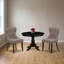Ensemble table et chaises de salle à manger rondes 3 pièces avec piètement central, dossier capitonné et revêtement en lin et bois d'hévéa noir brossé.