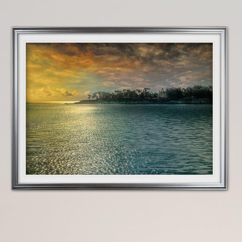 « mystic island », reproduction de peinture à l’acrylique encadrée, H 30 po x l 40 po x P 1,5 po, Argent