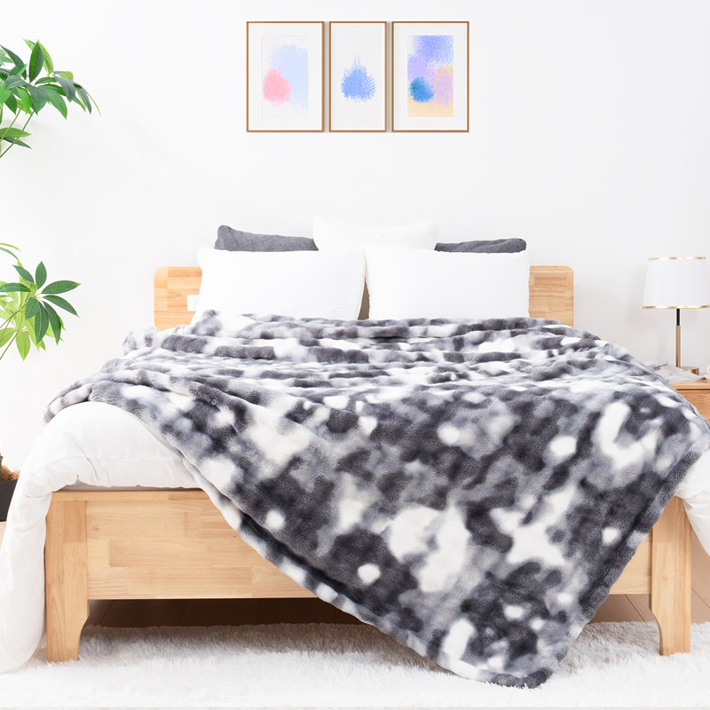 Cozy and Comfortable Faux Fur Blanket A soft, plush blanket perfect for sofas, featuring a fluffy, thick, and plush texture. Ideal for sofas, bedrooms, and living rooms.