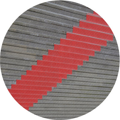 Tapis rayé rouge