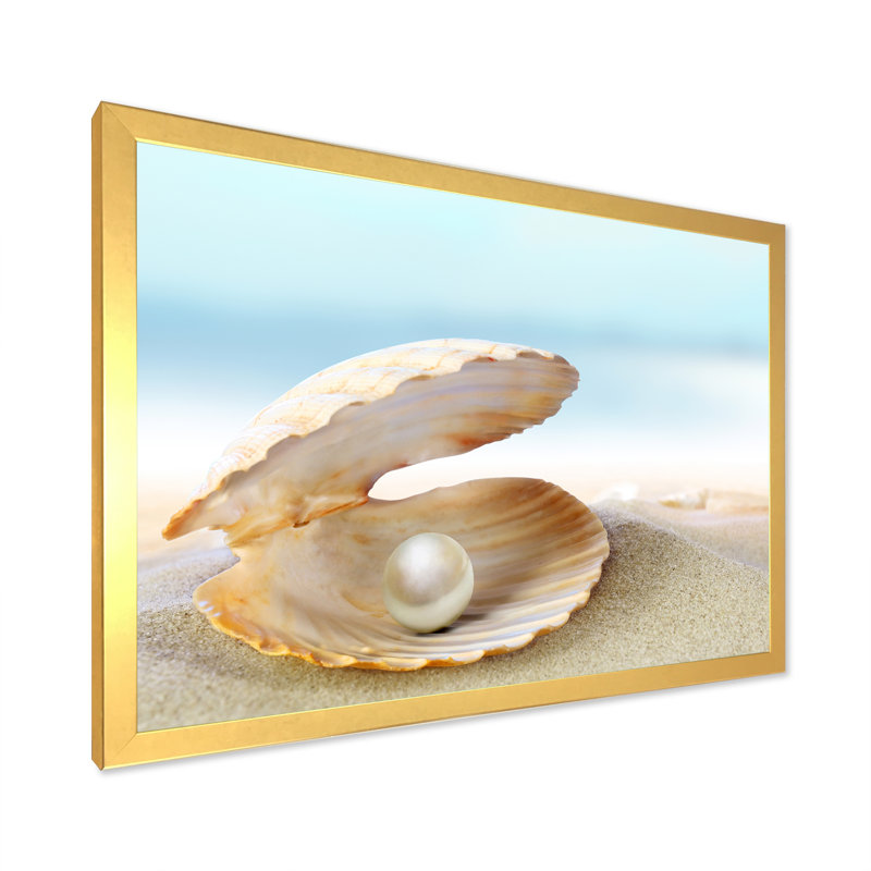 Coquillage avec une perle - Photographie sur toile, H 30 po x l 40 po x P 1,5 po, Cadre doré à coins fermés