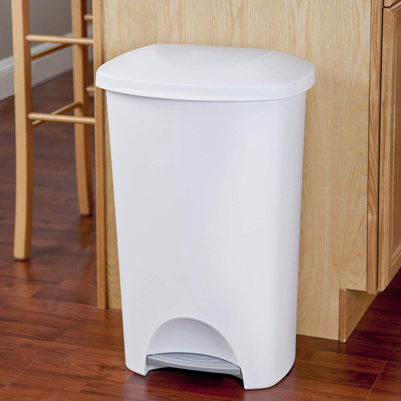 Sterilite 11 Gallon Step on Trash Can