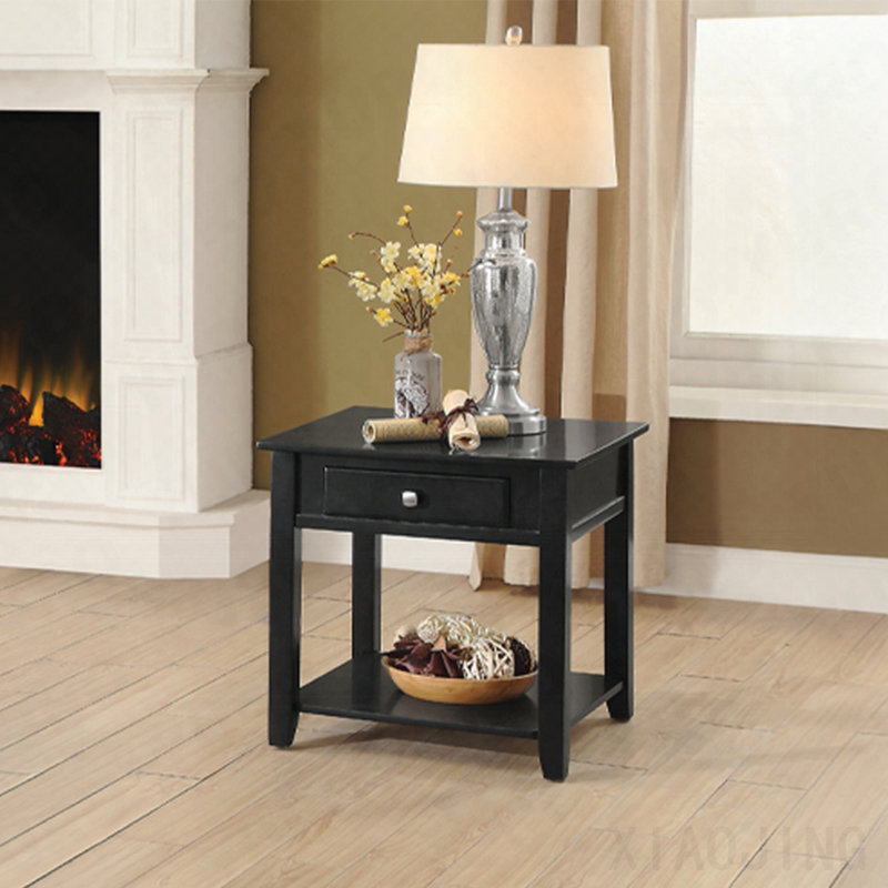 Table de bout noire avec tablette inférieure