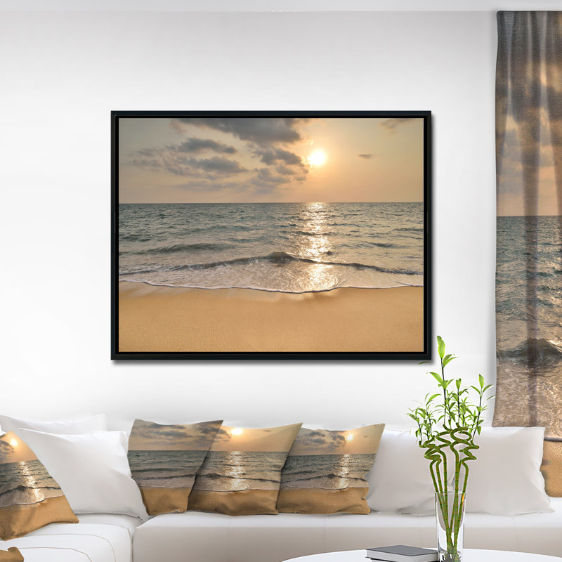 «Dark Tropical Sand Beach at Sunset», photographie, H 15 po x l 20 po x P 1 po, Bois