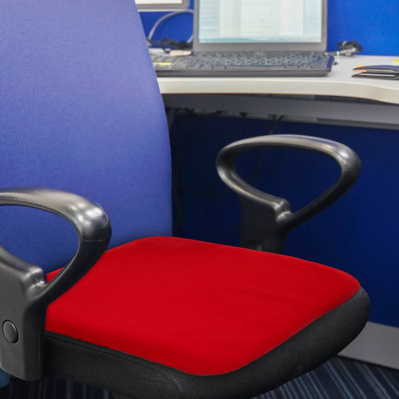 Comfortable And Warm Car And Cold  Cushions, With Details To Warm Your Driving Experience. Enjoy The Warmth And Of Driving InWint