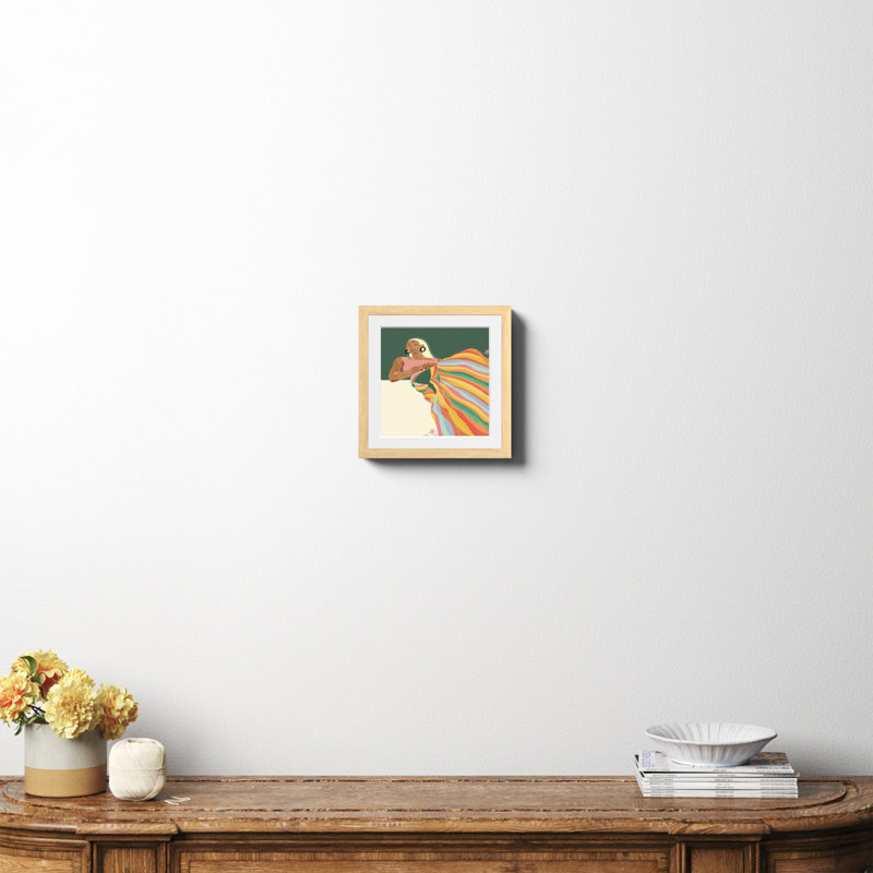 «Rainbow Lady» encadrée par Gigi Rosado, Oui, H 12 po x l 12 po x P 0,75 po, Papier encadré naturel