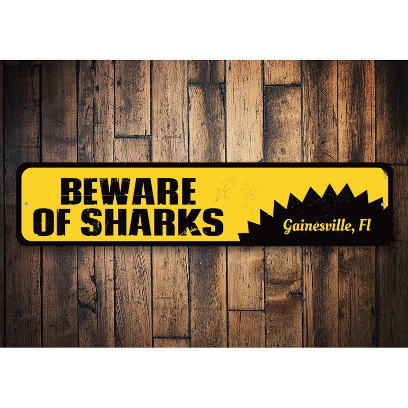 Plaque en aluminium «Beware Of Sharks», H 4 po x l 18 po x P 0,04 po