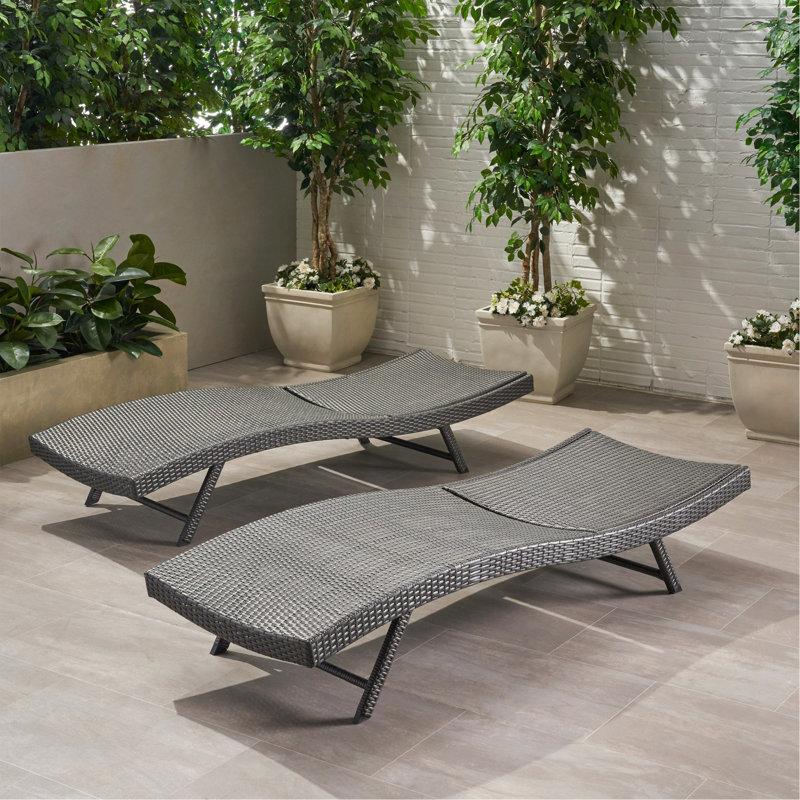 PE WICKER CHAISE, Gray