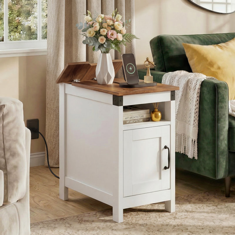 Table de bout Carbin de 24 po de hauteur avec station de charge et rangement, table d'appoint avec prises de courant et port USB pour petits espaces, table de chevet rustique Carbin