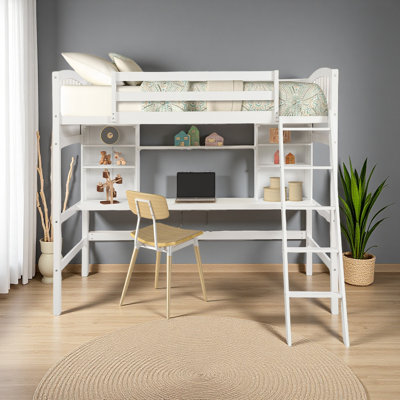 Lit mezzanine simple avec tablettes de rangement, bureau et échelle