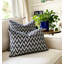Housse de coussin en velours graphite et argent-105872246