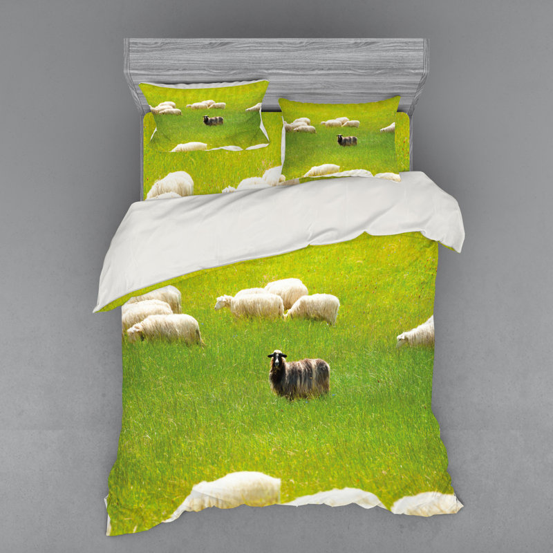 Farmhouse / Country Polyester Duvet Cover, Queen Duvet Cover + 3 Additional Pieces