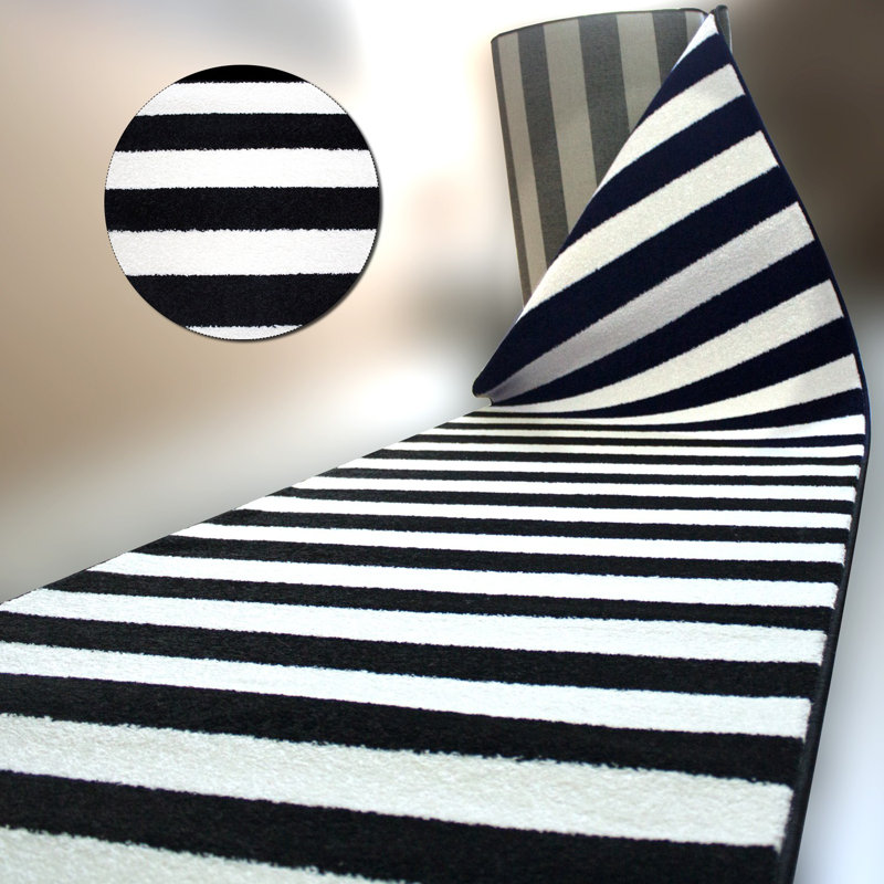 Tapis rayé noir / blanc, Tapis de couloir 2 pi 7 po x 11 pi 6 po