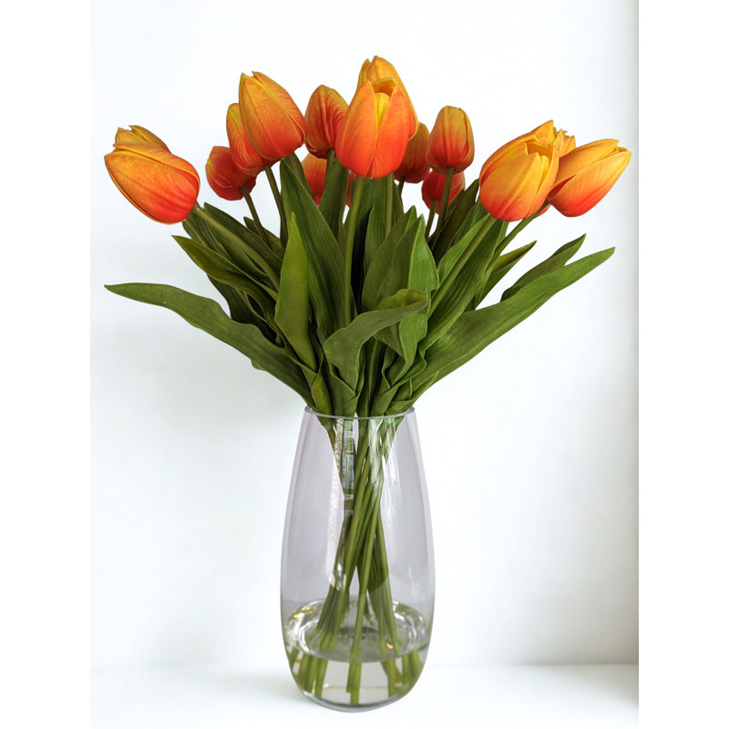 Arrangement de tulipes orange dans un faux vase d'eau (18 tiges)