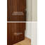 Grande armoire de rangement rétro en bois massif