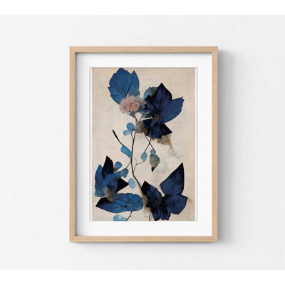 «Midnight Botanica»: Moody Blue Florals (encadré, prêt à être accroché)