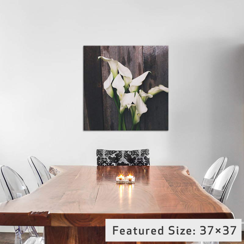 « calla lilies » par reproduction de photo sur toile tendue Olivia Joy, Papier avec cadre noir, Blanc