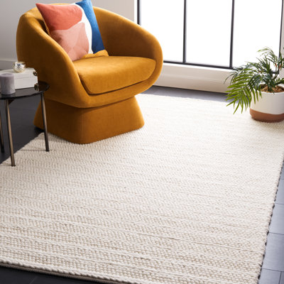 Natura 280 Area Rug In Ivory
