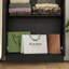 Grande garde-robe avec quatre grandes tablettes
