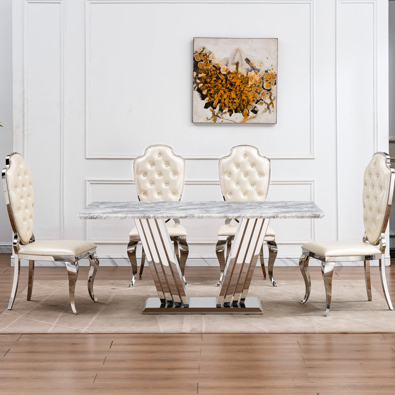 Table de salle à manger en marbre argenté et gris avec base en acier inoxydable à finition miroir, combinant des pieds de style moderne et élégant