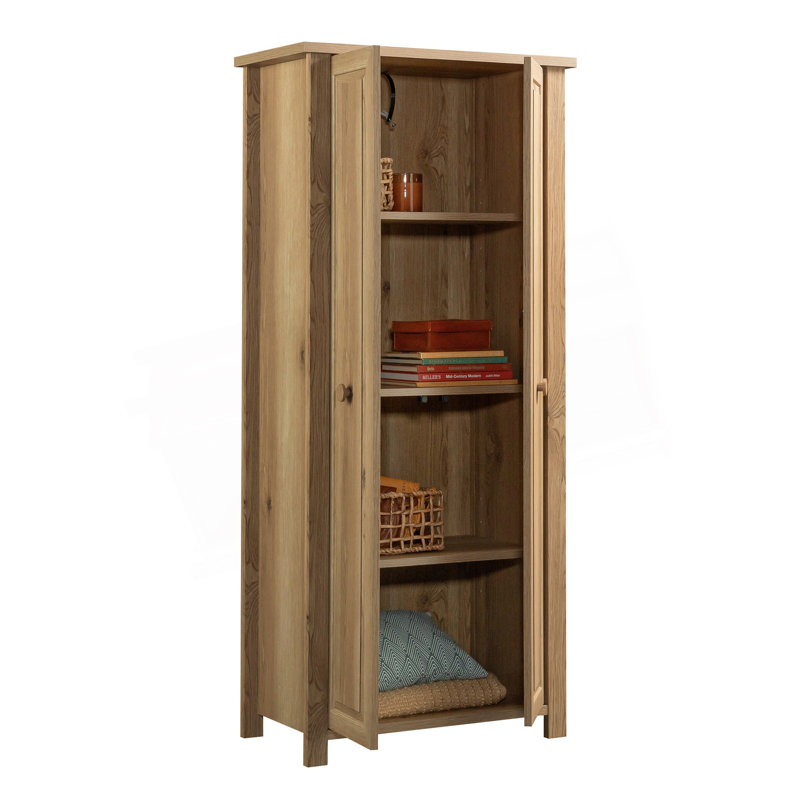 Armoire de rangement rustique de style campagnard avec tablettes