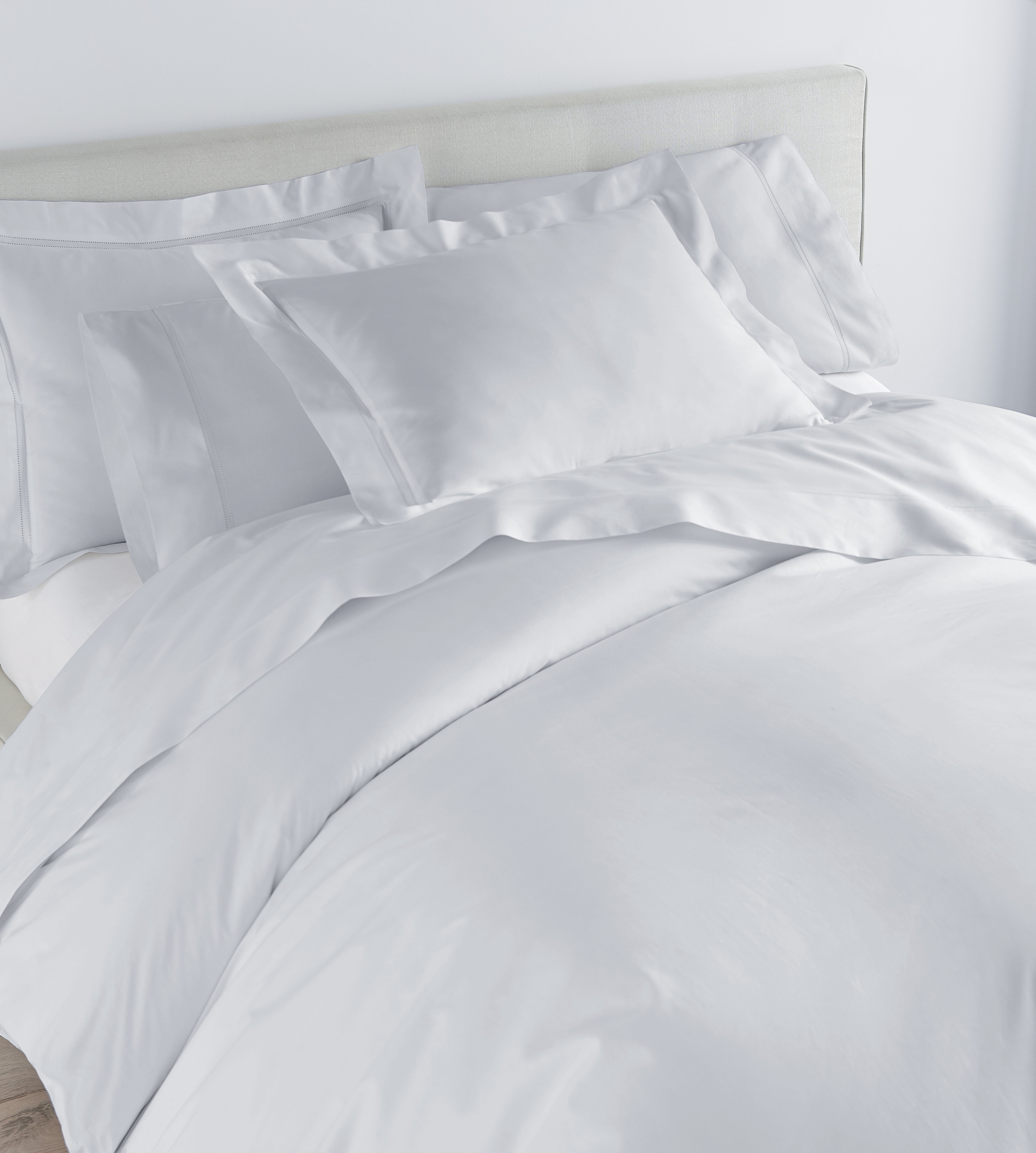 https://assets.wfcdn.com/im/91264753/compr-r85/2327/232740498/virtuoso-100-cotton-sateen-duvet-cover.jpg