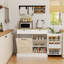 Armoire de rangement moderne avec 2 tiroirs, un bac basculant et de nombreuses tablettes pour une vie organisée