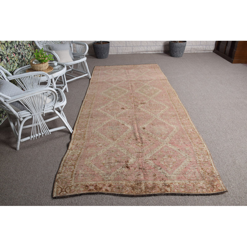 Tapis turc authentique authentique avec un motif géométrique complexe pour un salon de style bohémien