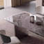 Petit appartement simple, table et chaise modernes-109244390-109244388
